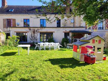 Chambre d’hôte pour 18 personnes, avec jardin, adapté aux familles à Courdemanche