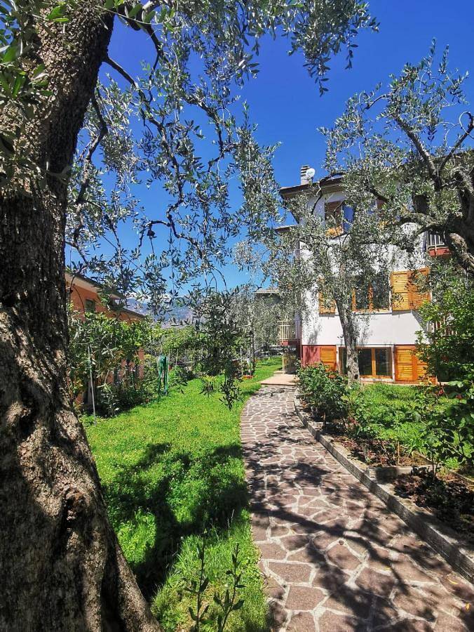 Appartamento vacanze per 4 persone, con vista lago e balcone nonché panorama e giardino - 1