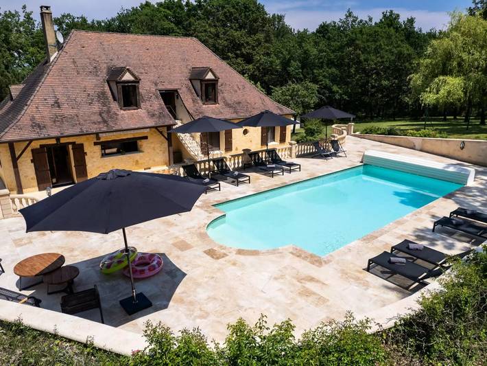 Location de vacances pour 10 personnes, avec piscine et jardin à Rampieux