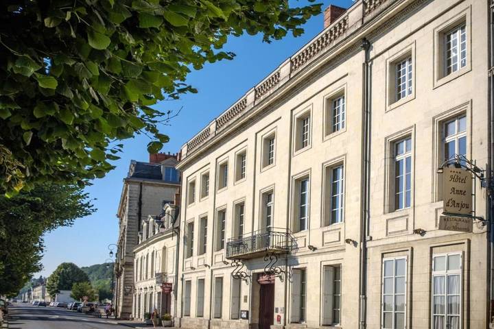 Hôtel pour 3 personnes, avec Jacuzzi et Terrasse ainsi que Jardin et Piscine à Saumur - 3