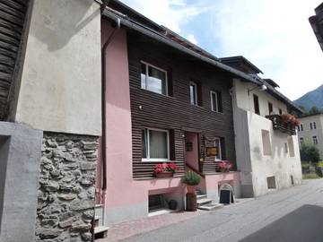 Cottage pour 4 personnes, avec jardin, animaux acceptés à Zernez