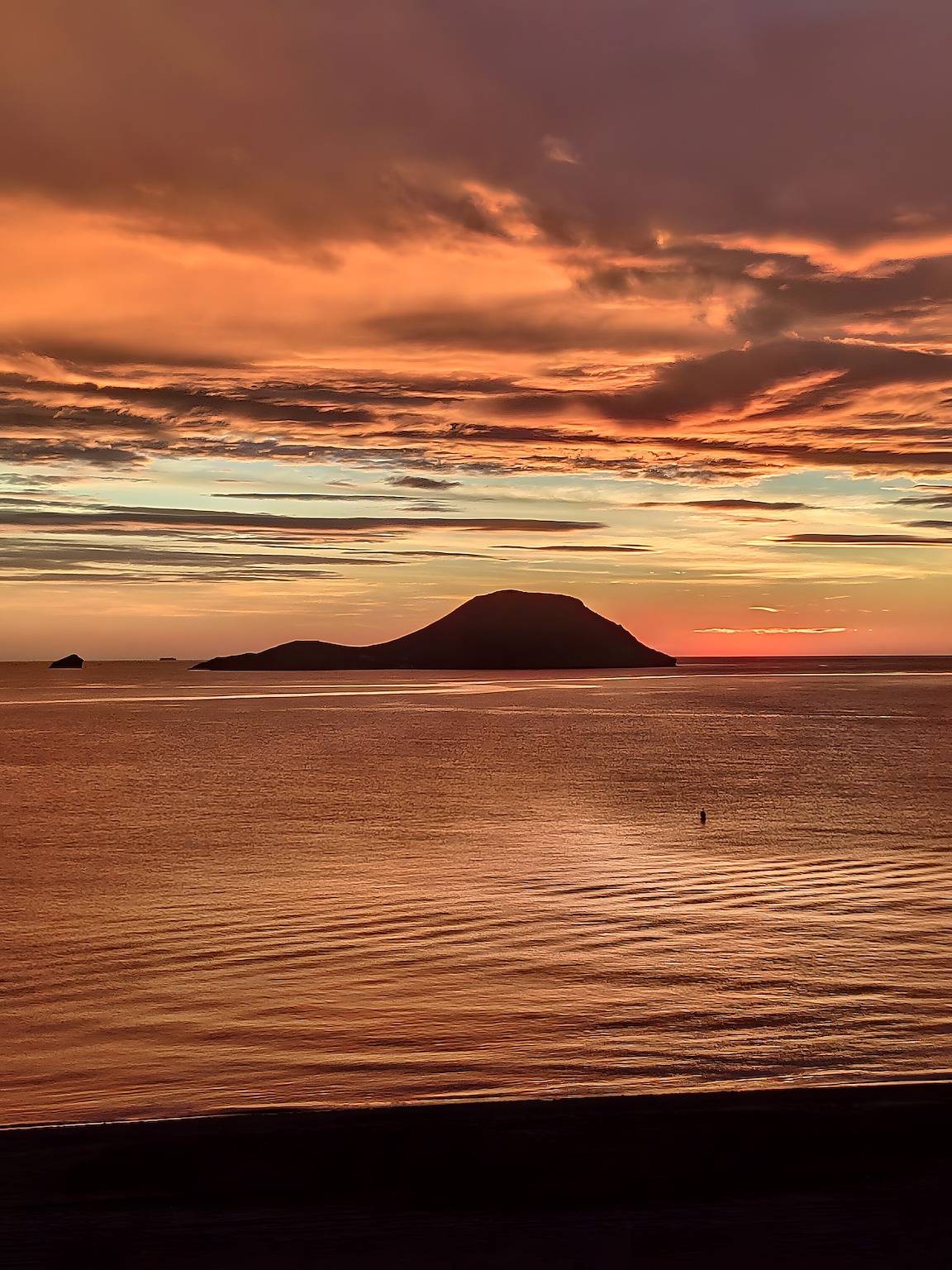 Holiday Home 'Playa Príncipe Beach La Manga' with Sea View, Wi-Fi and Air Conditioning in La Manga del Mar Menor, Cartagena