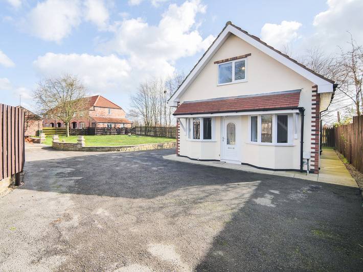 Cottage for 8 people, with garden, with pets in York