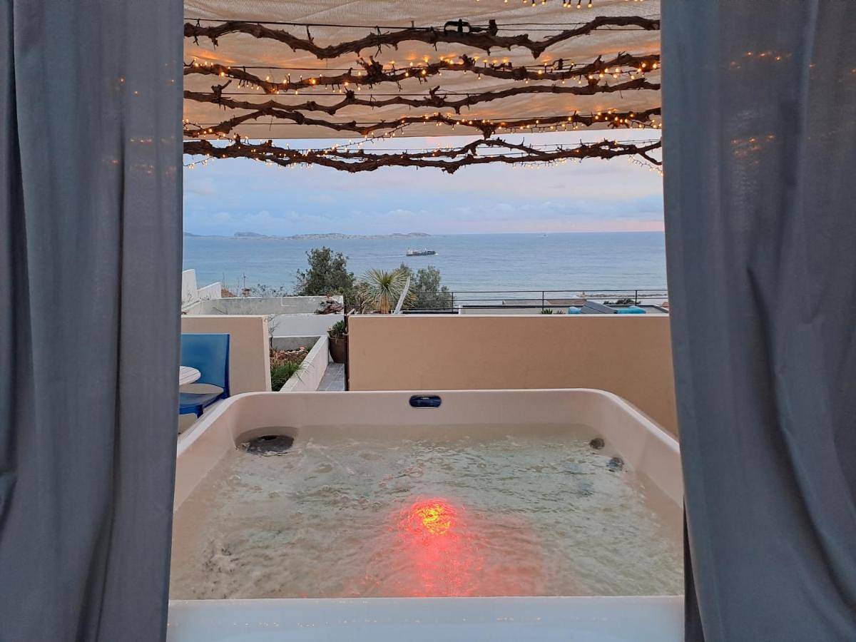 Les Suites Love 3 Spa Vue Mer Piscine in Marseille, Région de Marseille