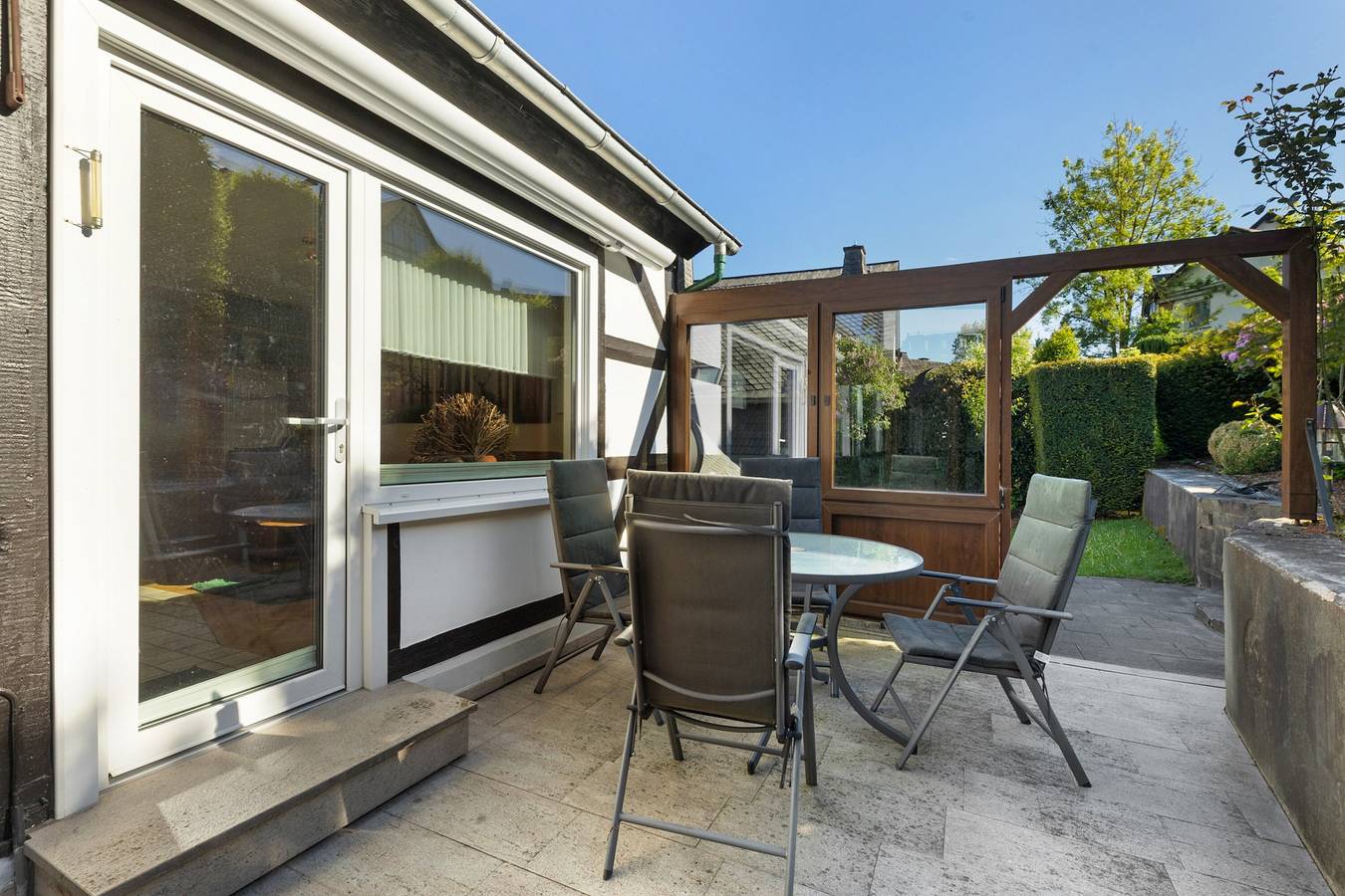 Ganze Wohnung, Ferienwohnung 'Am Hügel' mit Bergblick, privater Terrasse und Wi-Fi in Bad Fredeburg, Schmallenberg