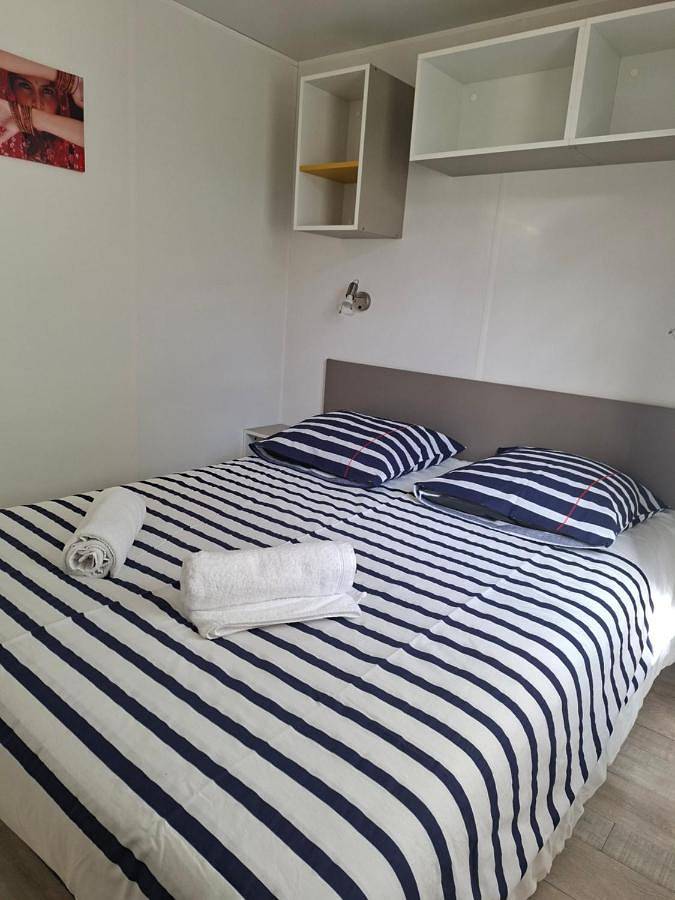 Camping pour 6 personnes, avec Terrasse et Bassin pour enfant ainsi que Piscine et Sauna à Parentis-en-Born - 3