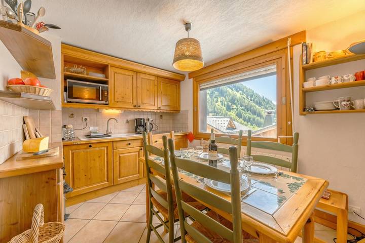 Ganze Wohnung, Alpine Duplex w/ Balcony & Fireplace in Chamonix, Mont-Blanc-Massiv