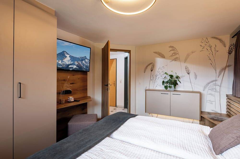 Ganze Wohnung, Großzügige Ferienwohnung in sonniger, zentraler Lage in Hintertux, Tux