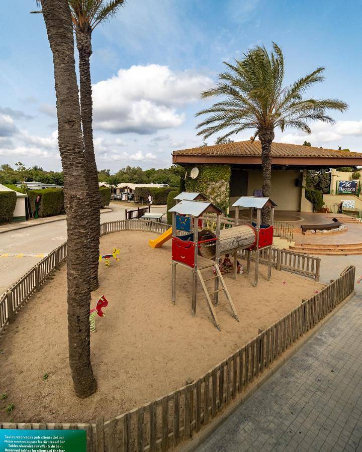 Camping Castell Mar Tienda Nature Habitat in Platja d'Empuriabrava, Empuriabrava
