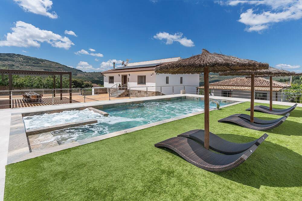Casa Rural con Piscina y Jacuzzi con Capacidad Máxima Para 16 Personas in Montefrío, Province de Grenade
