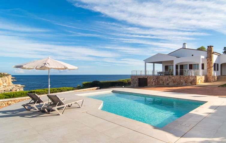 Seaside Retreat: Pool, Terrace, Kitchen, AC & Grill (700m to Cala Llombards Beach) in Cala Santanyí, Santanyí