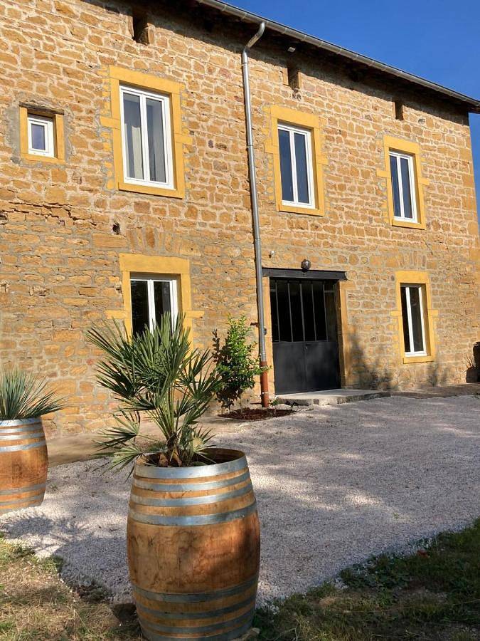 Location de vacances pour 8 personnes, avec Terrasse ainsi que Jardin et Vue à Bully