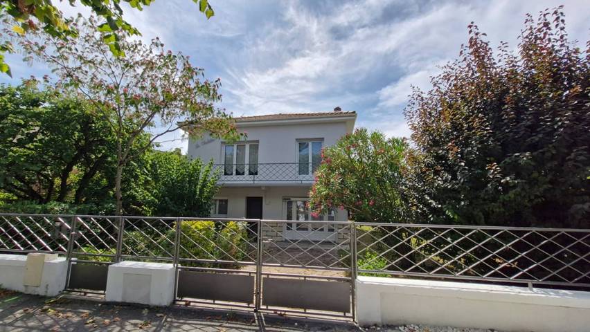 Location de vacances pour 8 personnes, avec terrasse et jardin, animaux acceptés à Saint-Georges-de-Didonne