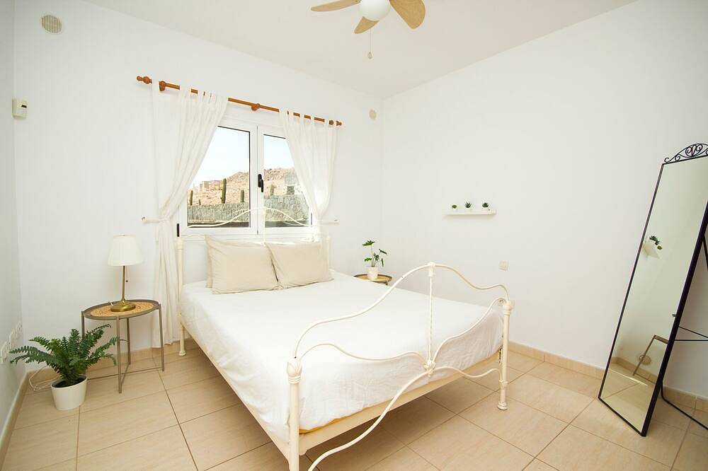Chalet impresionante con vistas virgen - todo lo que necesita y mucho más! in Conil, Tías