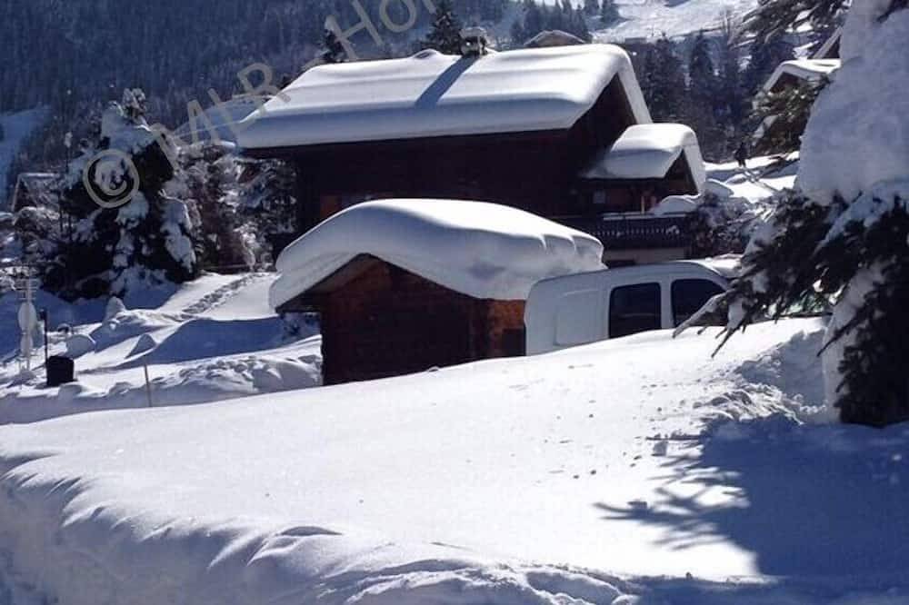 La Clusaz - Beau chalet de famille, bien situé, en bordure de piste - 12 pers in La Clusaz, Région d'Annecy
