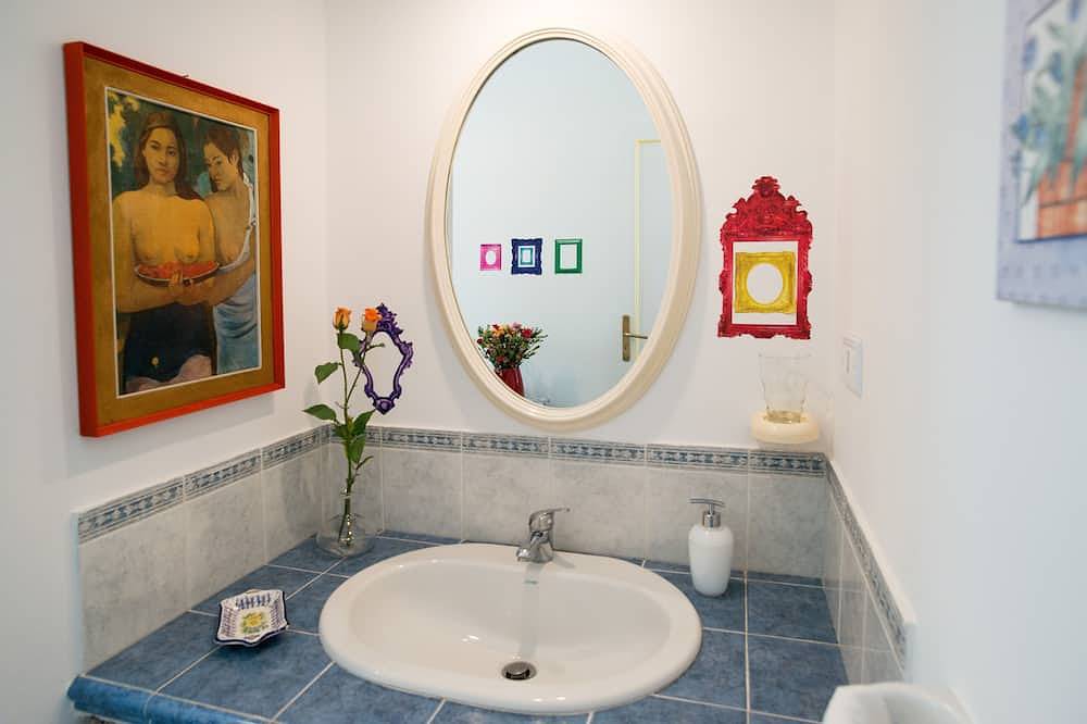 Apartamento entero, Apartment In The Center And Near The Port To The Aeolian Islands in Milazzo, Provincia de Messina