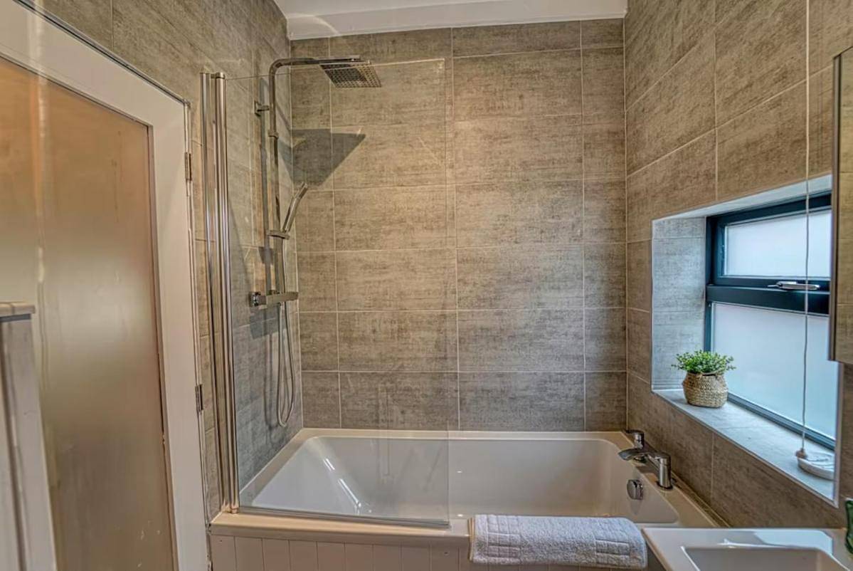 Three-Bedroom House in Hereford, Herefordshire