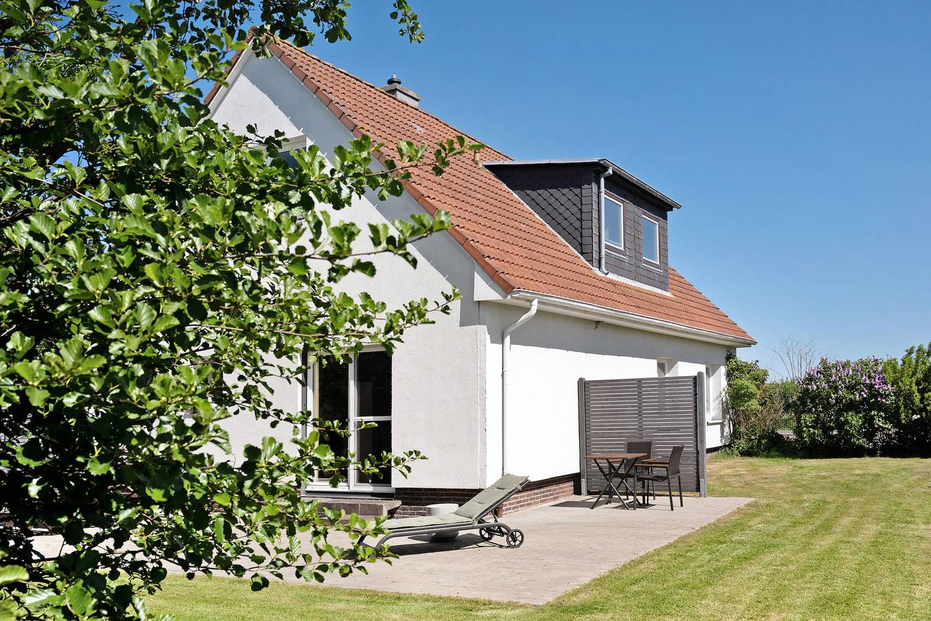 Ganze Wohnung, Ferienwohnung 'Links' mit privater Terrasse und privatem Garten in Wesselburenerkoog, Dithmarschen