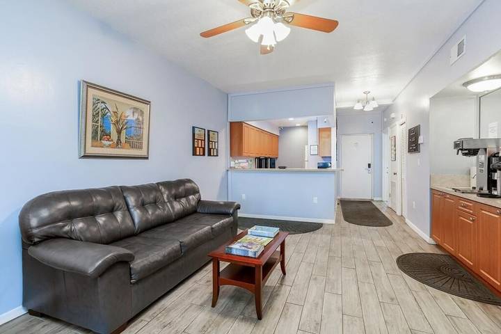 Hotel for 6 people, with yard and pool in Poinciana