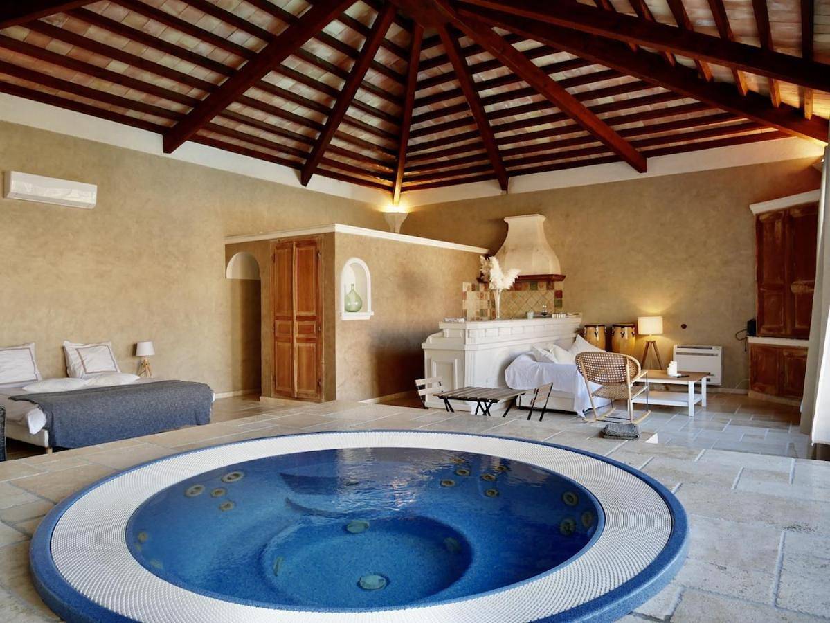 Le Pool House - Private Jacuzzi - Mas des Sous Bois in Ventabren, Côte méditerranéenne (France)