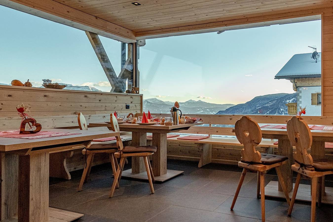 Parndlehof Zimmer Engel mit Bergblick, gemeinsamer Terrasse und Wlan in Gravetsch, Villanders