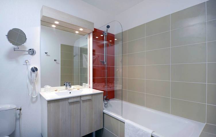 Gîte pour 4 personnes, avec terrasse ainsi que sauna et piscine, adapté aux familles dans Plage du Grau d'Agde - 4