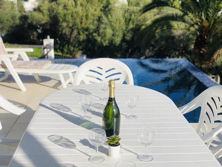Villa moderne à Roses avec piscine, climatisation et parking privé in El Mas Fumats, Roses