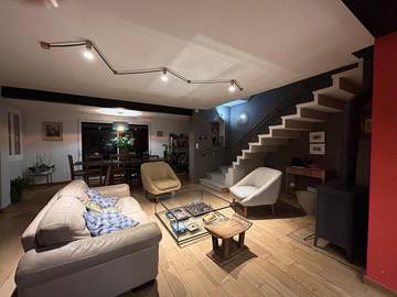 Location de vacances pour 9 personnes, avec terrasse ainsi que piscine et vue, animaux acceptés à Saint-Geniès-de-Comolas