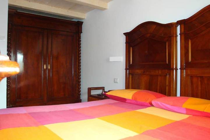 Camera matrimoniale con bagno privato, in un B&B tra Lessinia e Valpolicella in Sant'Anna d'Alfaedo, Provincia di Verona