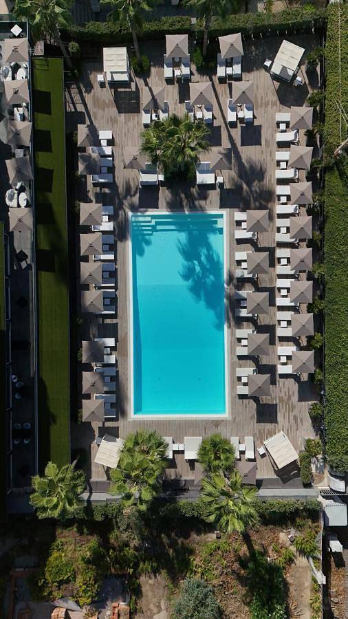 Appartamento per 4 persone, con giardino e idromassaggio nonché piscina, adatto a famiglie con bambini in Portici