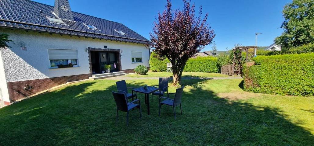 Ferienwohnung für 4 Personen, mit Garten und Ausblick in Kelberg