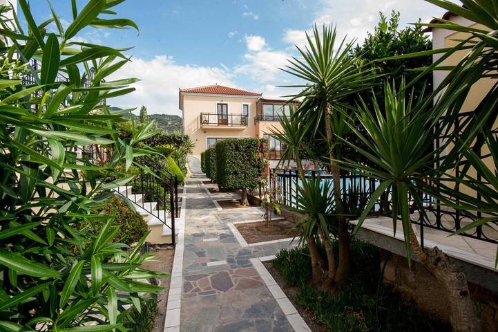 Hôtel pour 2 personnes, avec Balcon et Terrasse ainsi que Jardin et Piscine