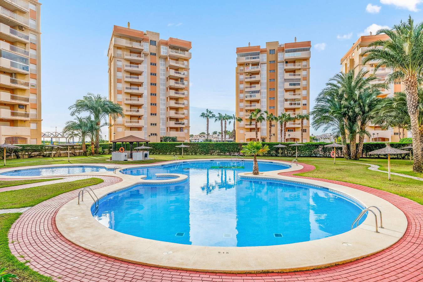 Apartamento entero, Apartamento 'Puerto Mar I Bloque 1 9-1' con vistas al mar, piscina compartida y Wi-Fi in Los Miradores del Puerto, San Javier