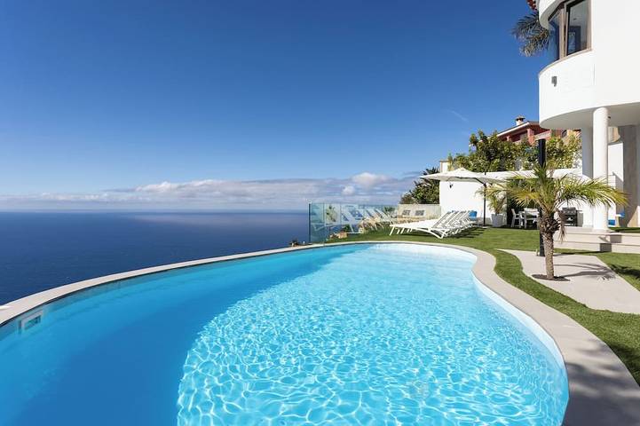 Villa für 10 Personen, mit Pool und Whirlpool sowie Garten und Terrasse - 1