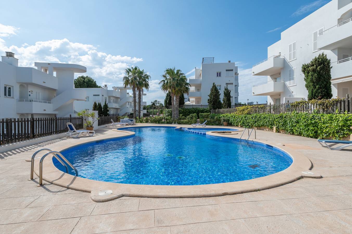 Apartamento entero, Apartamento 'El Puerto I B1-7 Cala Dor Marina' con piscina compartida, Wi-Fi y aire acondicionado. in Cala d'Or, Santanyí