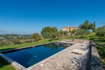 Ferienhaus für 10 Personen, mit Balkon und Pool sowie Garten in Roccalbegna