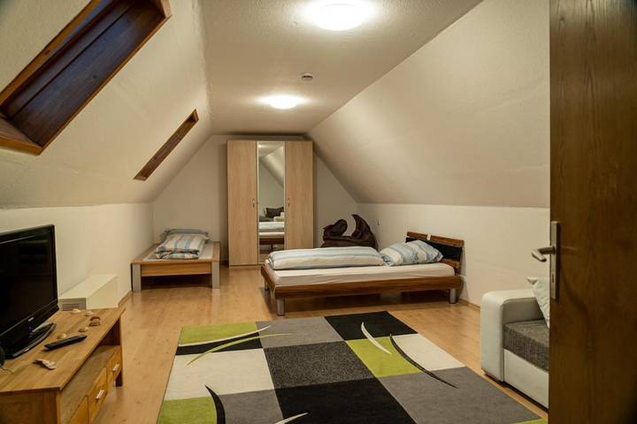 Ferienwohnung für 10 Personen, mit Garten und Ausblick in Balingen