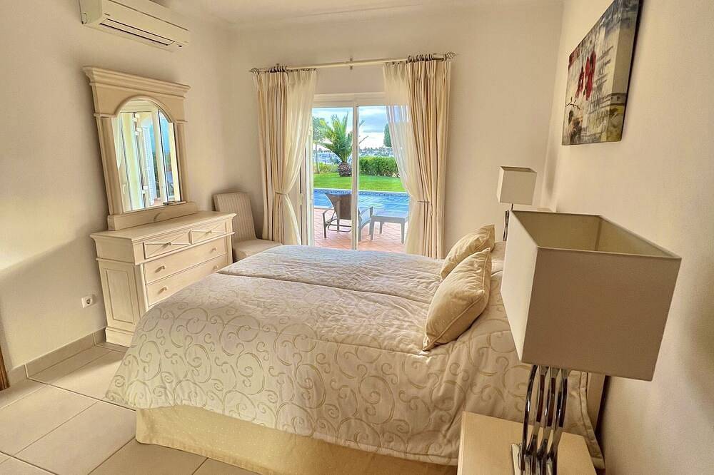 Wunderschöne Villa mit beheiztem privatem Pool im 5-Sterne-Golf- und Freizeitresort. in Budens, Faro Distrikt