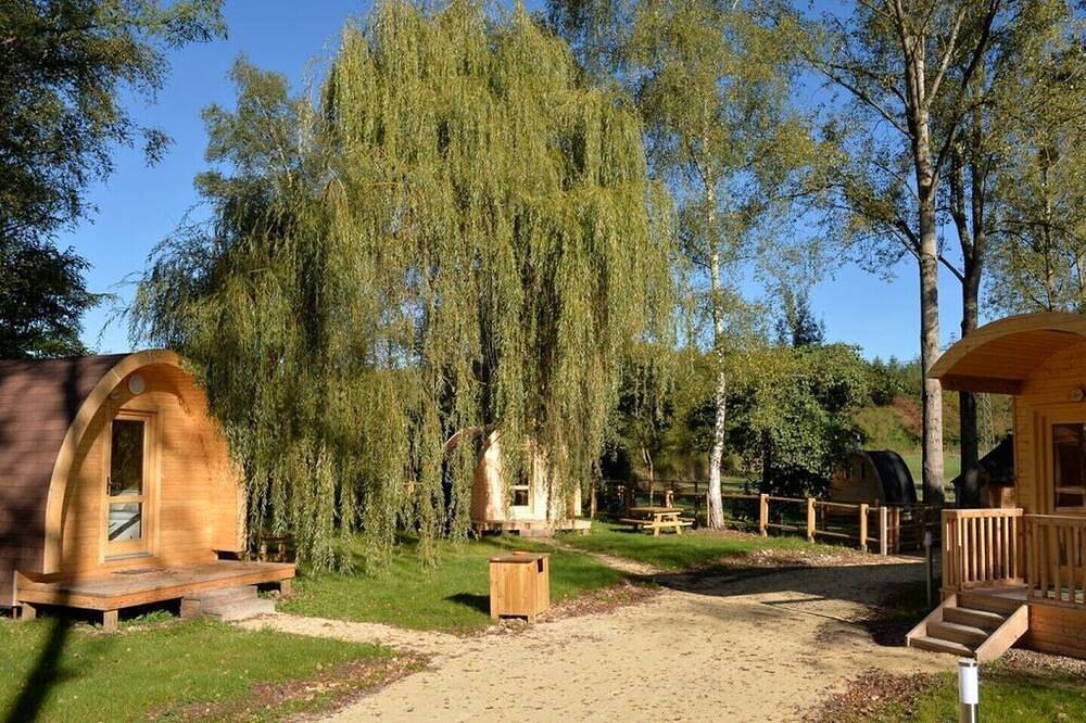 Gîtes insolites au coeur de la nature le Cabanon in Champvert, Nièvre