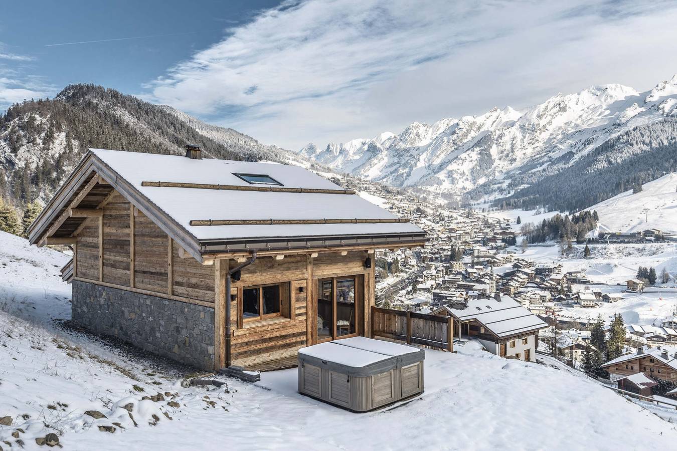 5★, sleeps 12, outdoor spa & sauna, panoramic view, 300 m to slopes, 5 bedrooms - Familylodge in La Clusaz, Annecy und Umgebung