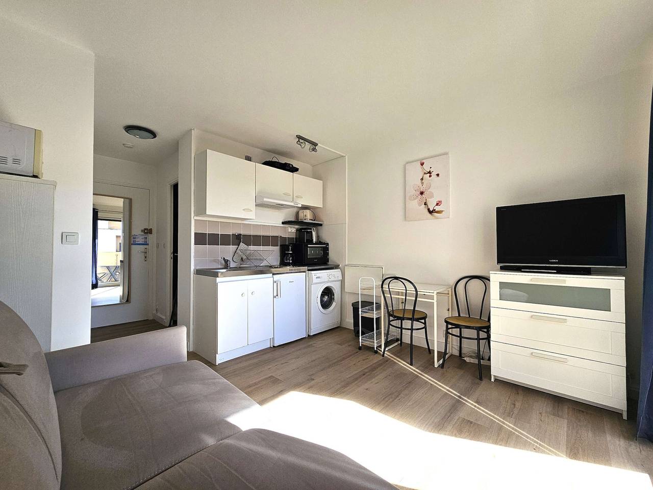 Estudio entero, Estudio luminoso con balcón, cocina equipada y fácil acceso al centro de Balaruc-les-Bains in Balaruc-les-Bains, Côte d'Améthyste