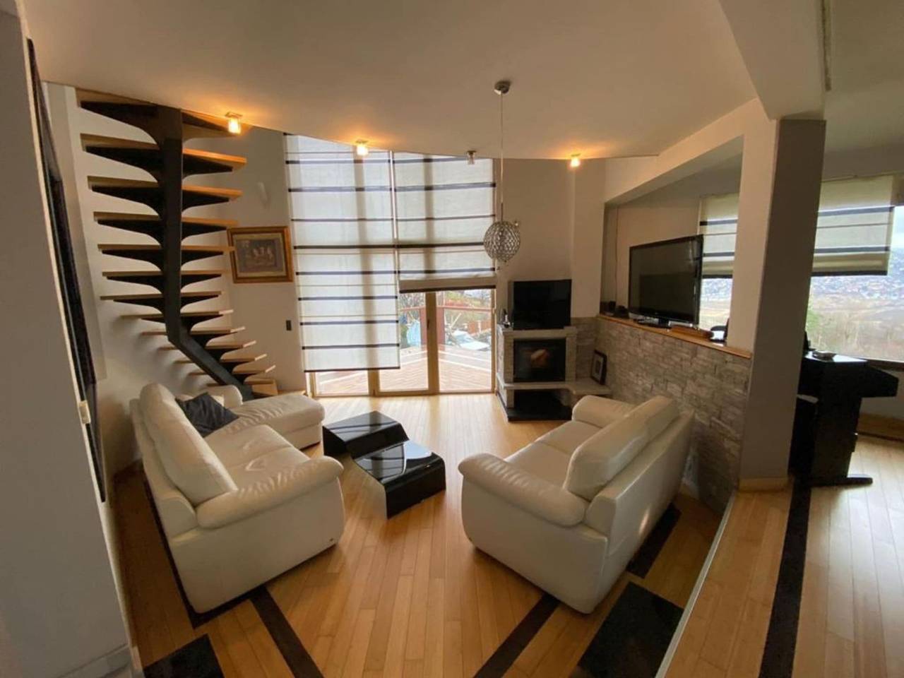 Five Bedroom Villa with Terrace and Garden in Sarajevo, Bosnien und Herzegowina