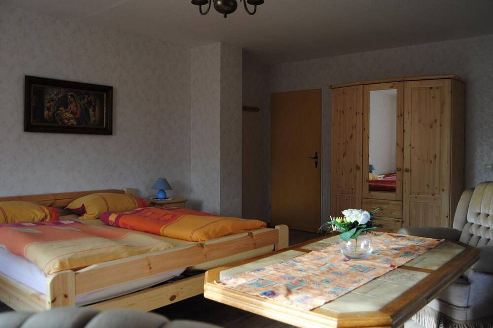 Ganze Wohnung, Wohnung in beliebtem Gästehaus mit Fahrradverleih in Windeby, Rendsburg-Eckernförde