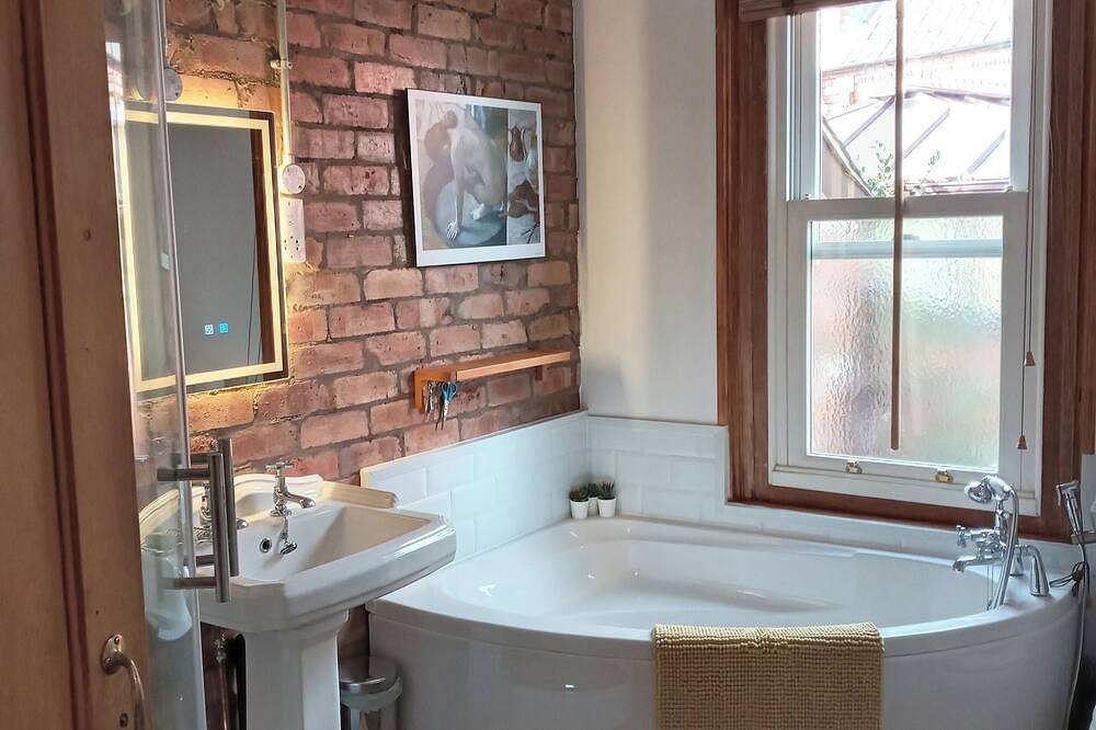 Central Lincoln Uk luxury Period home Bnb with 2 bedrooms & family bathroom. in Lincoln, Lincolnshire