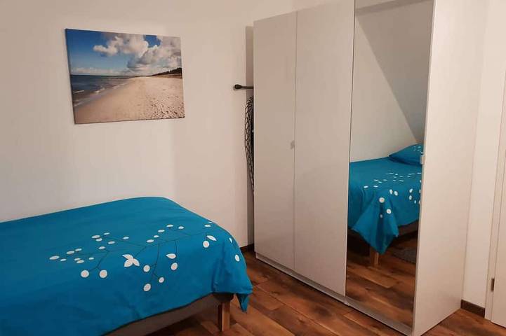 Ganze Wohnung, Luxuriöse großzügige Wohnung mit einem Schlafzimmer für zwei Personen in Solingen, Bergisches Land