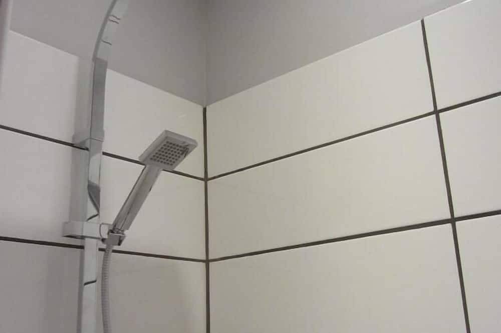 Appartement entier, Mas provençal dans un cadre exceptionnel avec piscine chauffée in Jonquières, Vaucluse