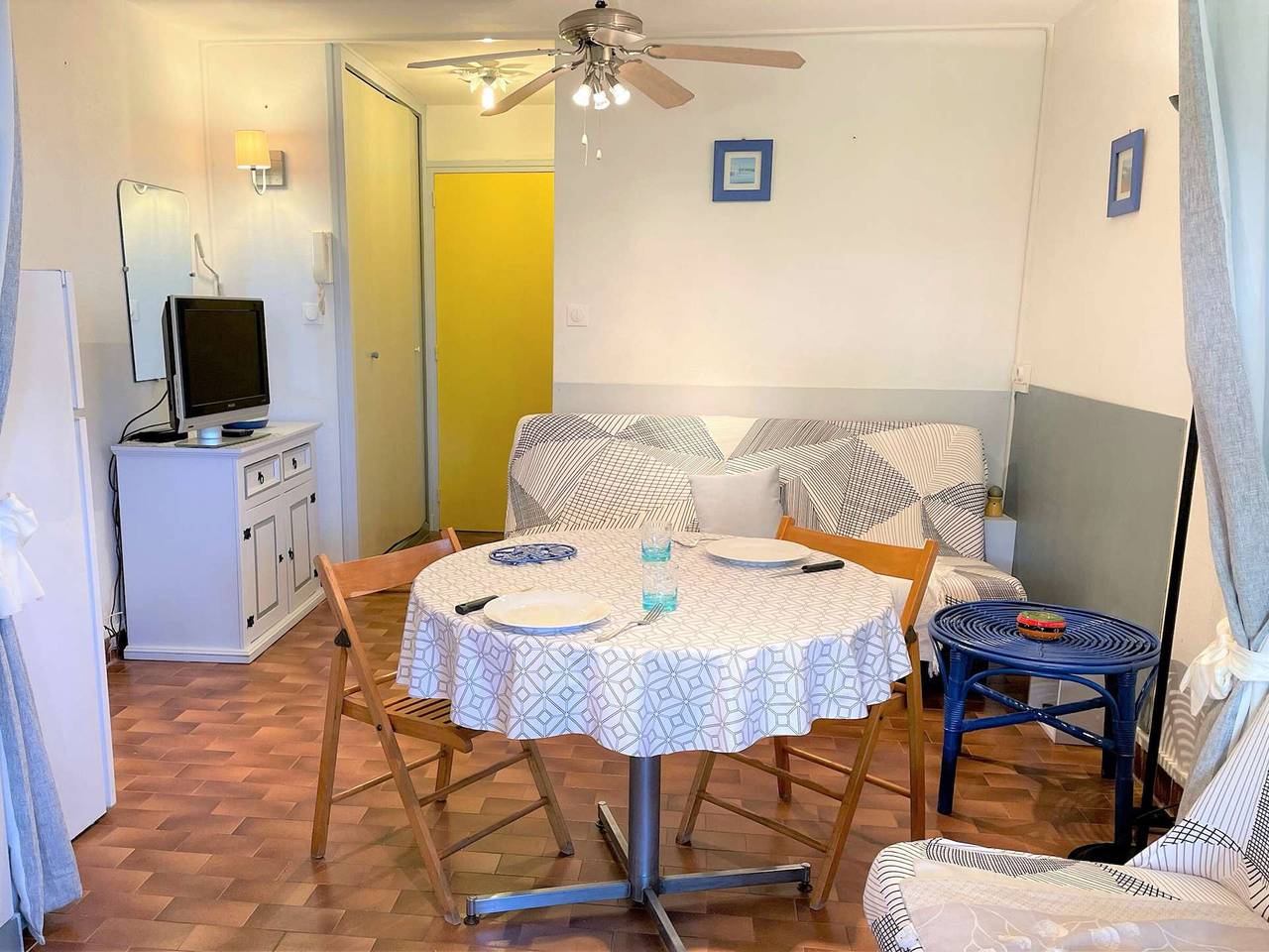 Ganze Wohnung, Studio für 4 Personen mit Pool, 600m vom Strand in Cap d'Agde, Parkplatz, Zentrale Lage in Cap d'Agde, Agde
