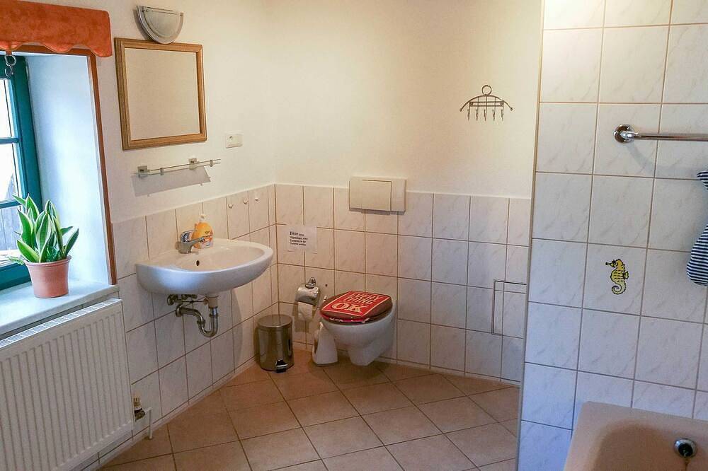 Ganze Wohnung, Ferienwohnung am Storchennest - Ferienwohnung in Bollewick, Müritz