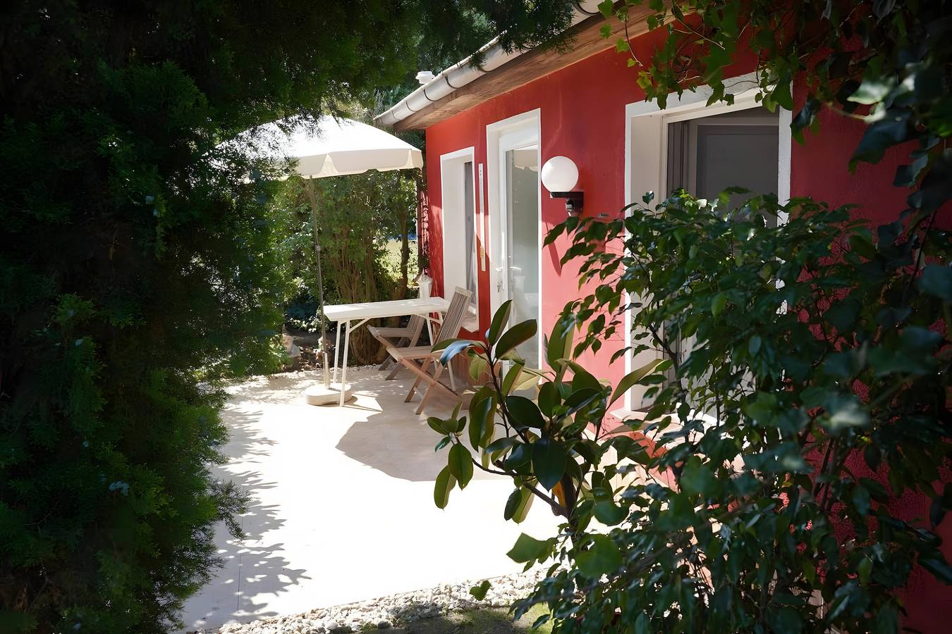 Apartment 'Haus Mit Kunst' mit privater Terrasse, Gemeinschaftsgarten und Wlan in Leipzig-Süd, Leipzig