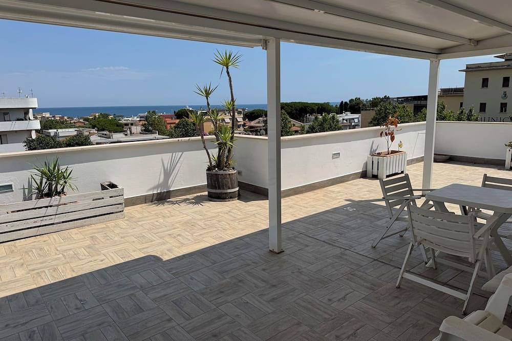 Apartamento entero, Pirgus Attic in Santa Marinella, Provincia de Roma